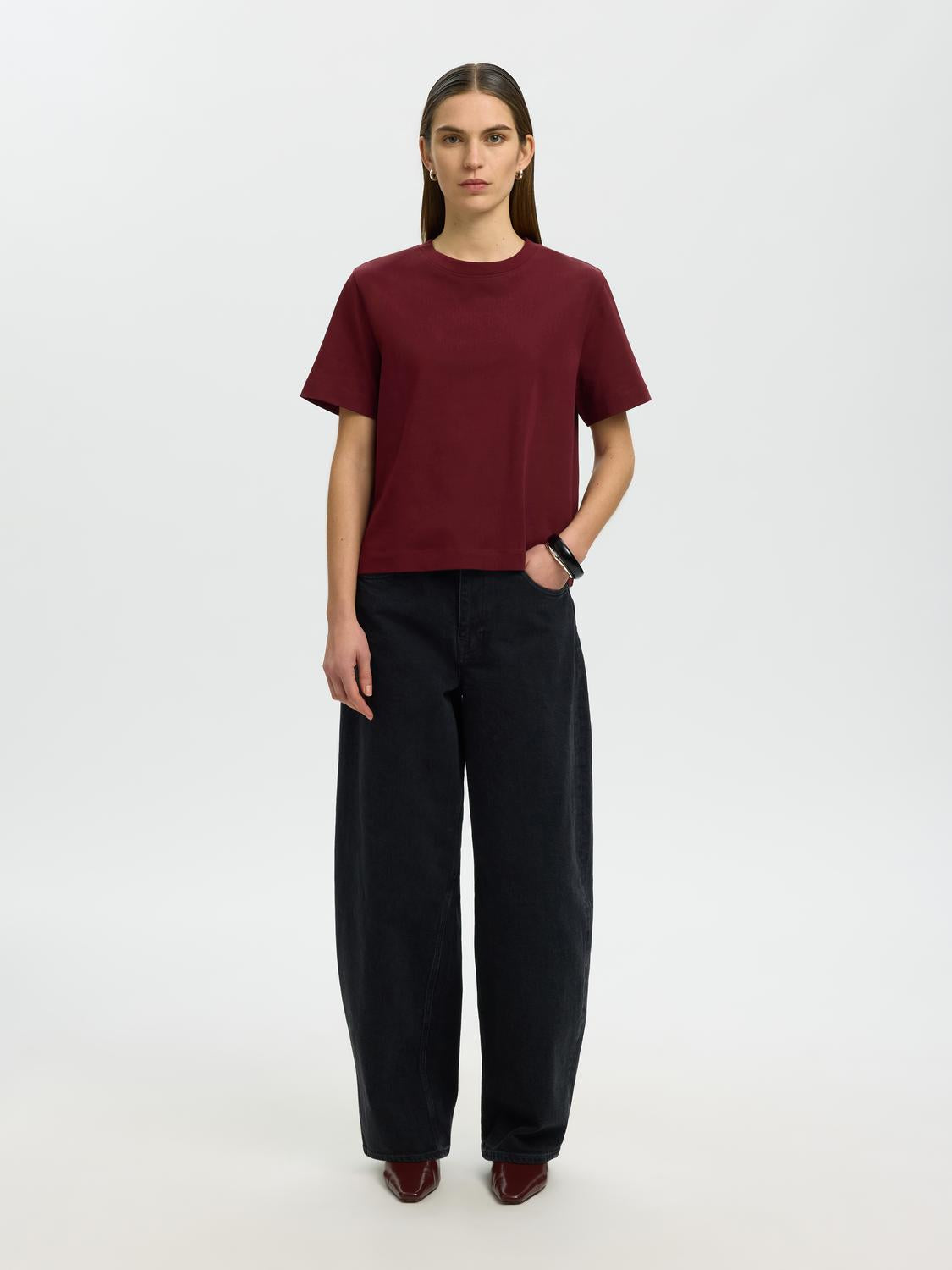 model_shot-front_full